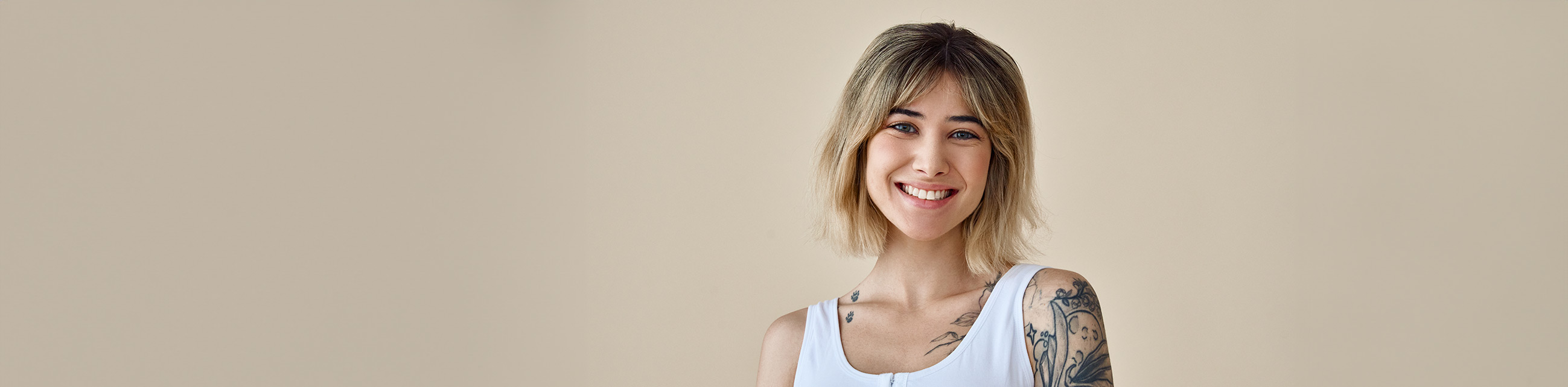 Lächelnde junge Frau.